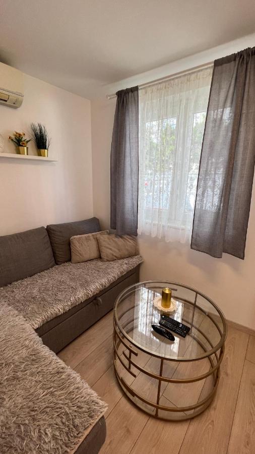 Apartament Lalica *